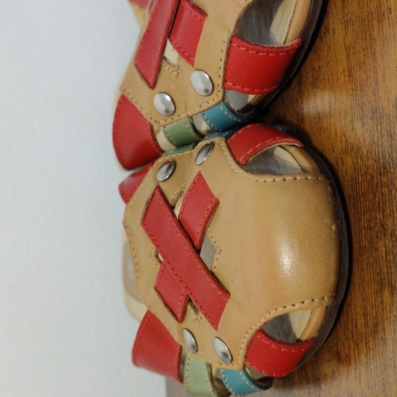 PAZZO. Women's Red and Tan Sandals - Picture 11 of 11
